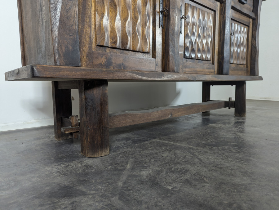 Enfilade en Orme massif d'Olavi Hänninen