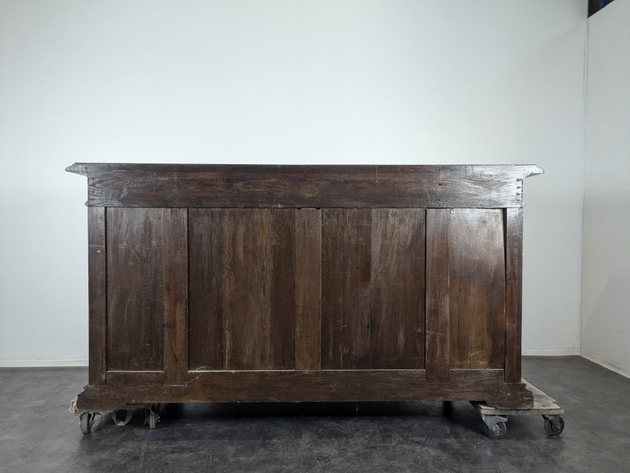 Buffet d'appui de style Ranaissance en Noyer massif