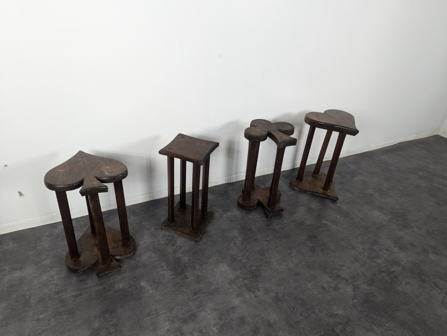 Suite de Tabourets aux enseignes des cartes à jouer