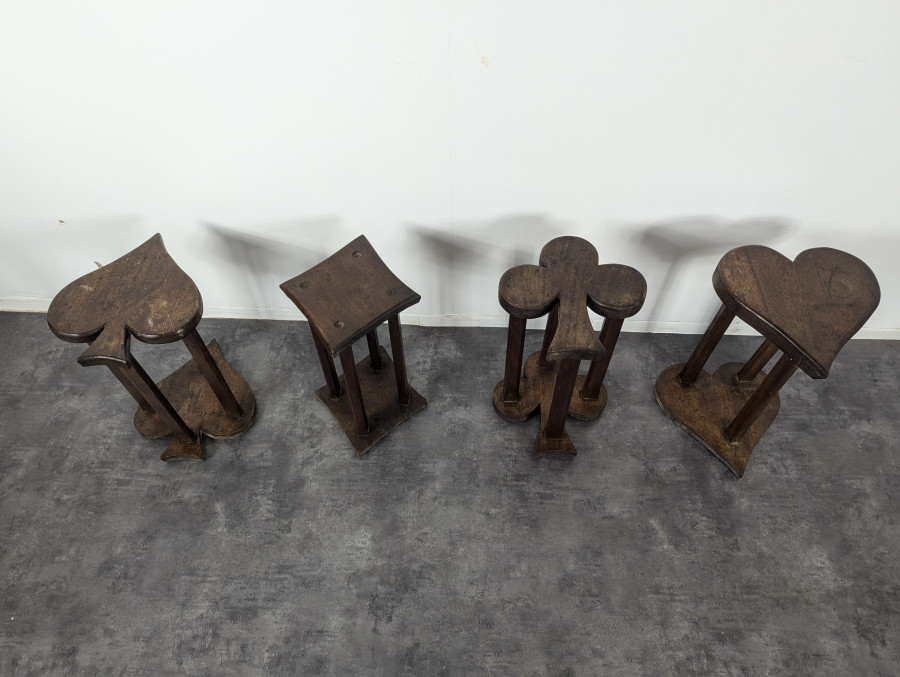 Suite de Tabourets aux enseignes des cartes à jouer