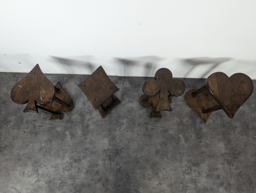 Suite de Tabourets aux enseignes des cartes à jouer