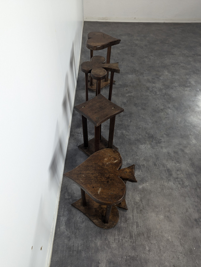 Suite de Tabourets aux enseignes des cartes à jouer