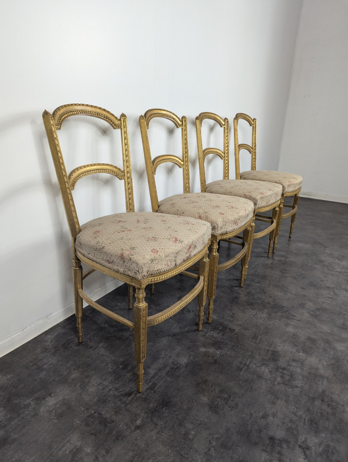 Série de 4 chaises de style Louis XVI en bois doré fin XIXe