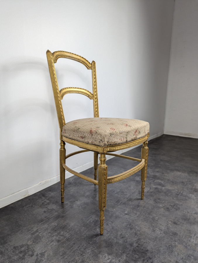 Série de 4 chaises de style Louis XVI en bois doré fin XIXe
