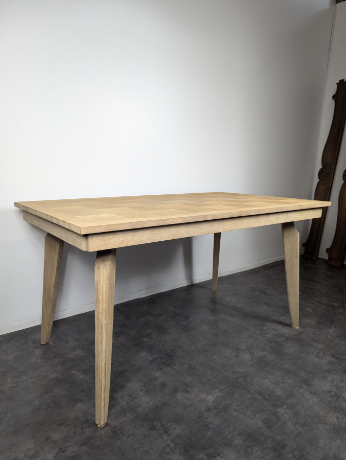 Table décapée des années 50 en chêne pieds compas