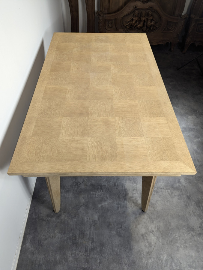 Table décapée des années 50 en chêne pieds compas