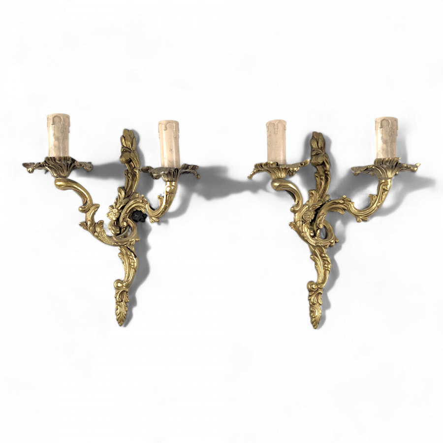 Paire d'applique en bronze de style Louis XV Rocaille
