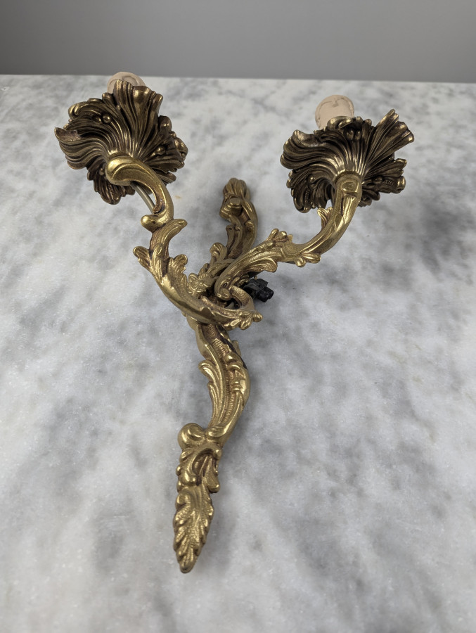 Paire d'applique en bronze de style Louis XV Rocaille