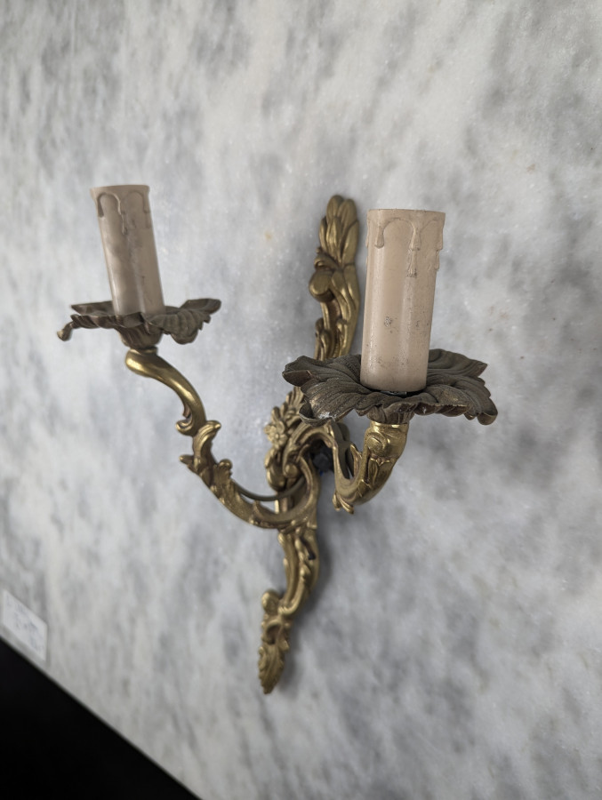 Paire d'applique en bronze de style Louis XV Rocaille