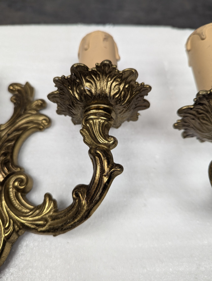 Petite Paire d'applique en bronze de style Louis XV Rocaille