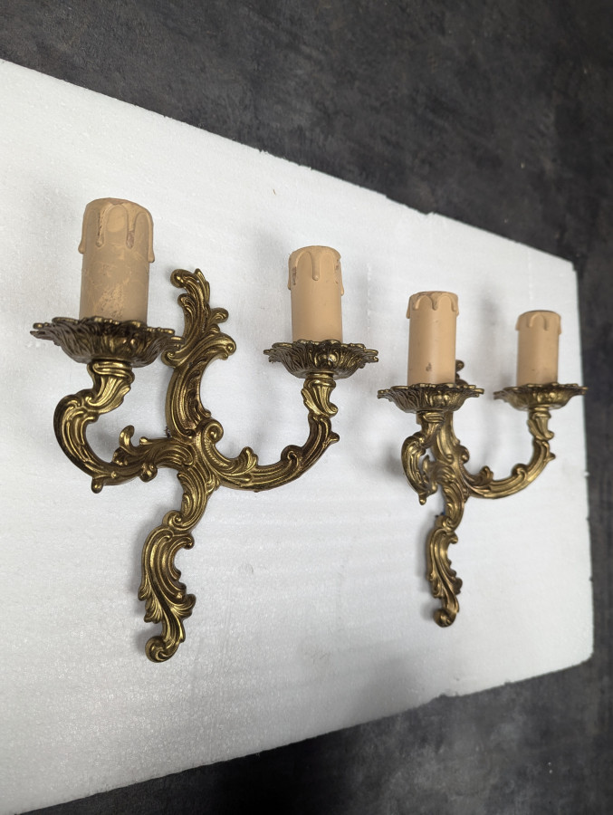 Petite Paire d'applique en bronze de style Louis XV Rocaille
