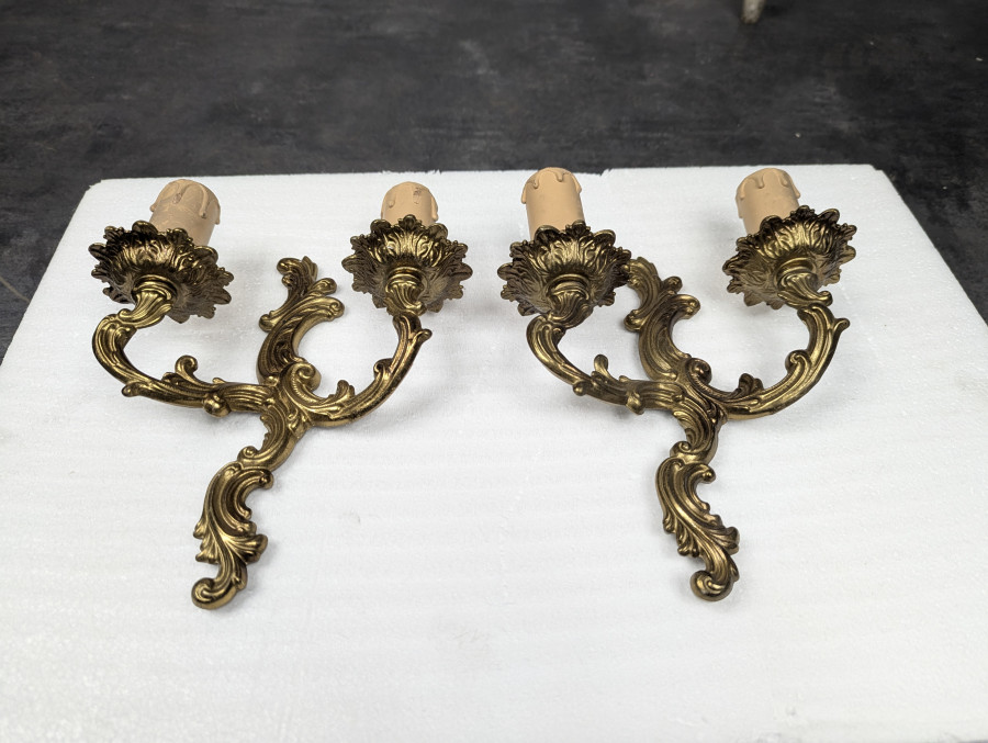 Petite Paire d'applique en bronze de style Louis XV Rocaille