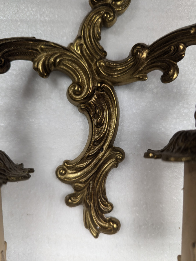Petite Paire d'applique en bronze de style Louis XV Rocaille
