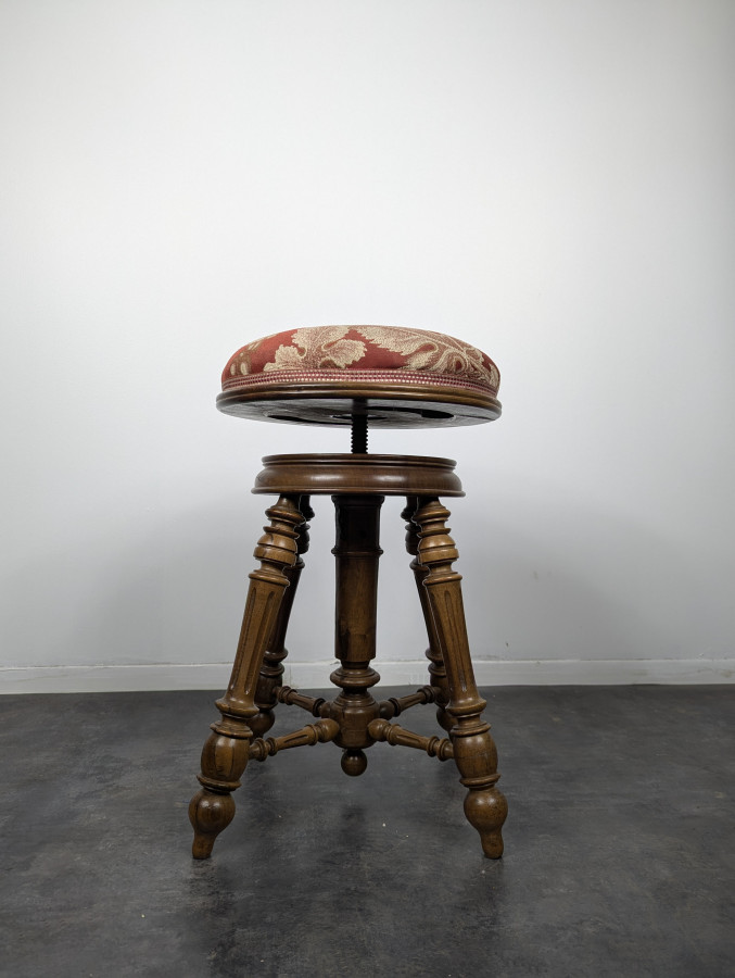 Tabouret de piano en noyer massif fin XIXe