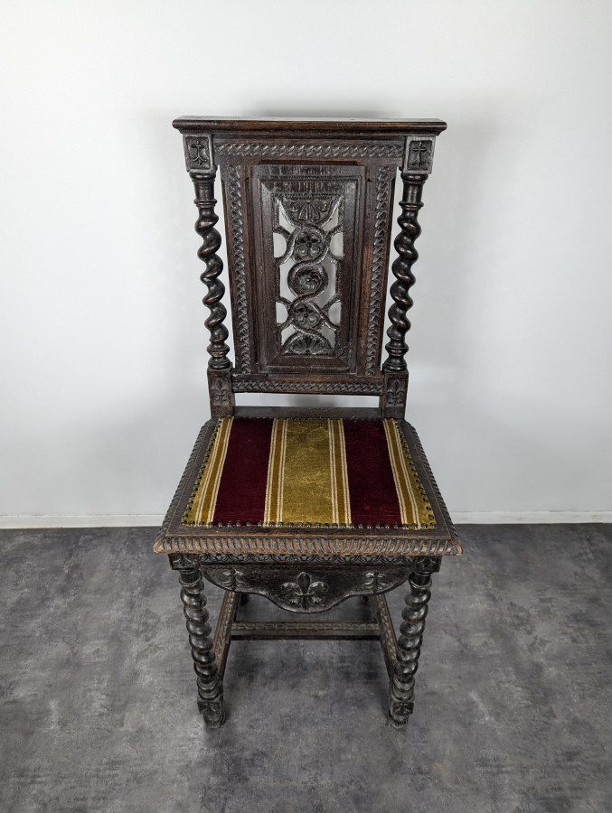 Chaise haute de style Louis XIII en chêne