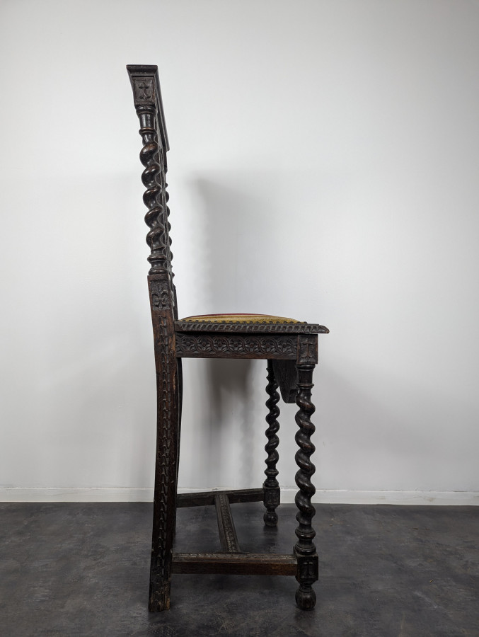 Chaise haute de style Louis XIII en chêne