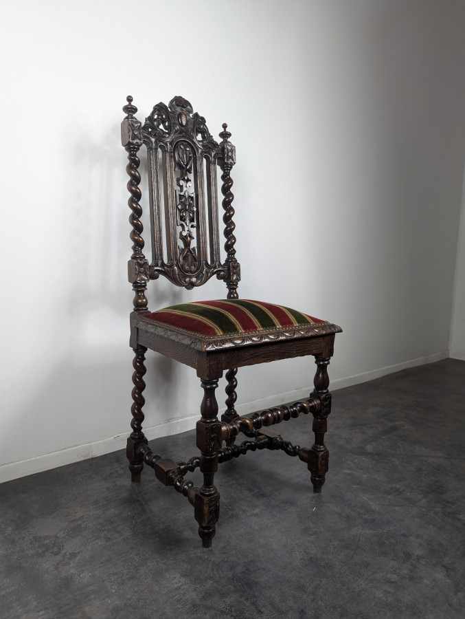 Chaise de style Louis XIII en chêne