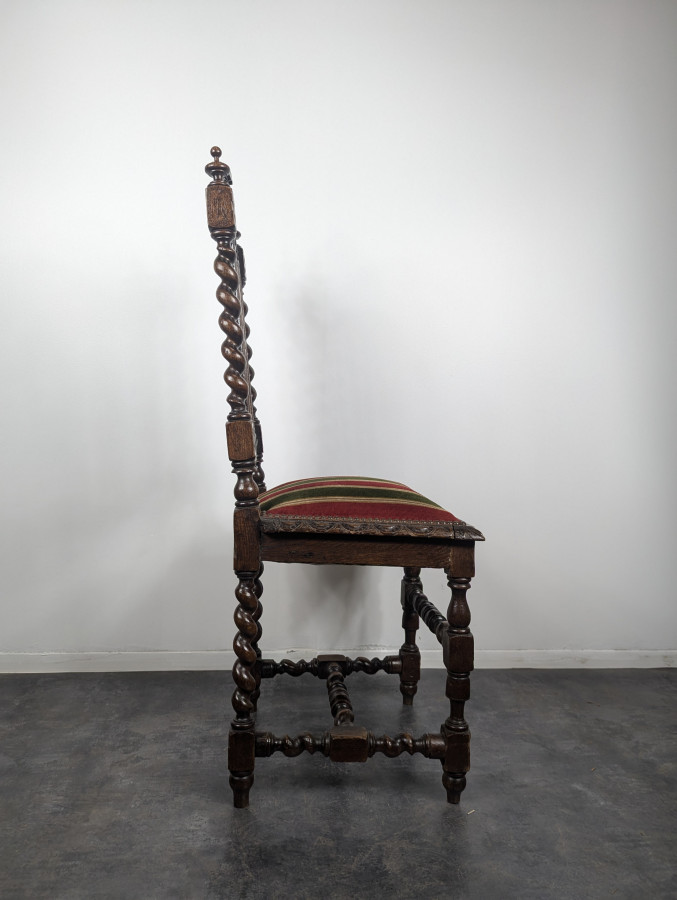 Chaise de style Louis XIII en chêne