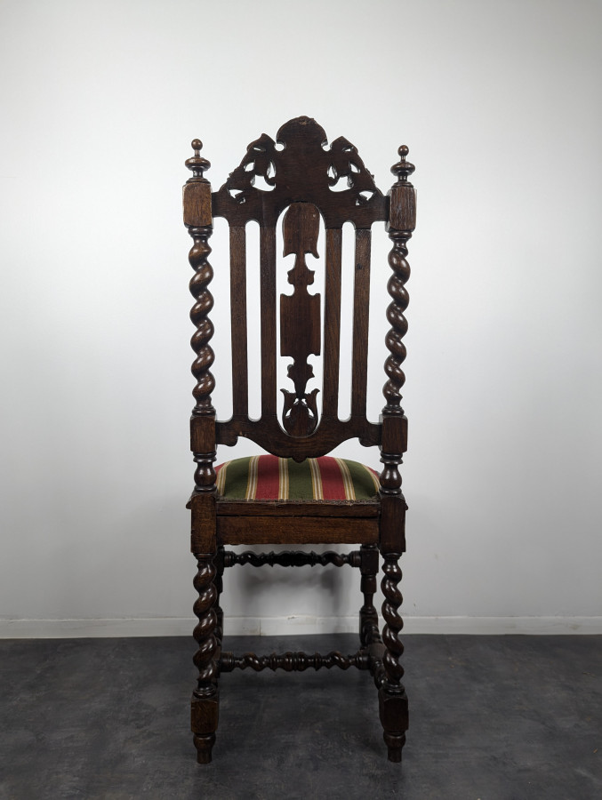 Chaise de style Louis XIII en chêne