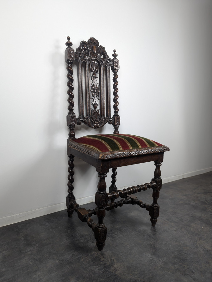 Chaise de style Louis XIII en chêne