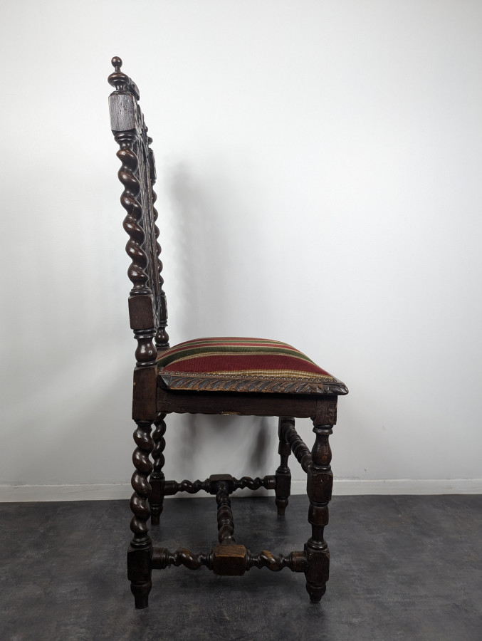 Chaise de style Louis XIII en chêne