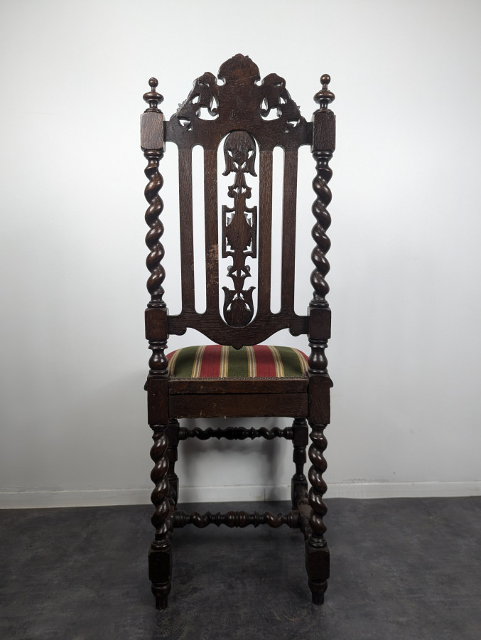 Chaise de style Louis XIII en chêne