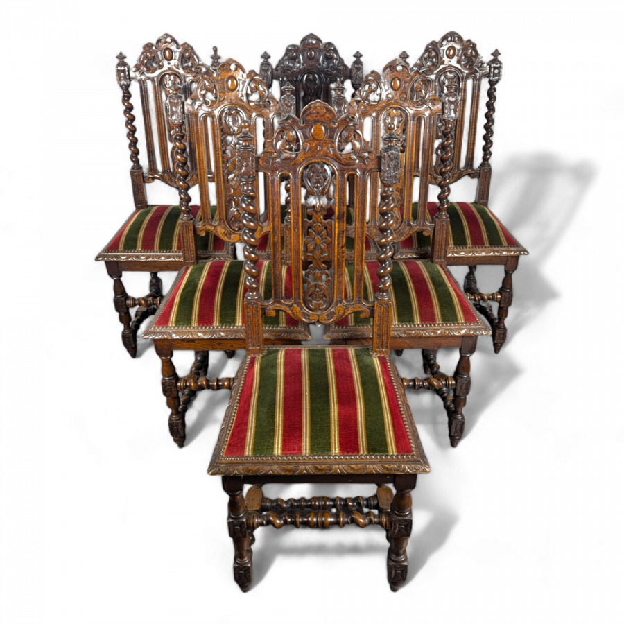 Série de 6 chaises de style Louis XIII en chêne