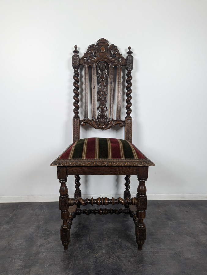 Série de 6 chaises de style Louis XIII en chêne
