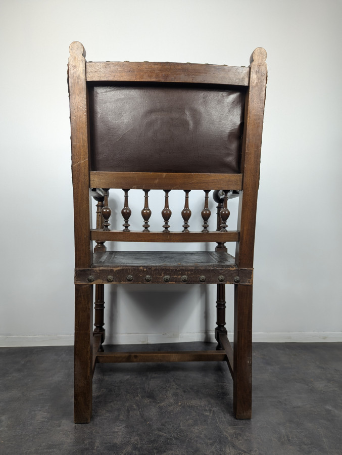 Fauteuil en cuir de style Renaissance