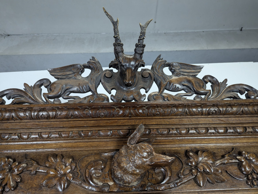 Buffet de chasse de style Renaissance en Noyer