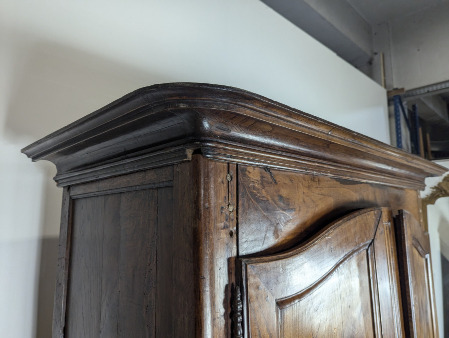 Armoire de style Louis XV en merisier