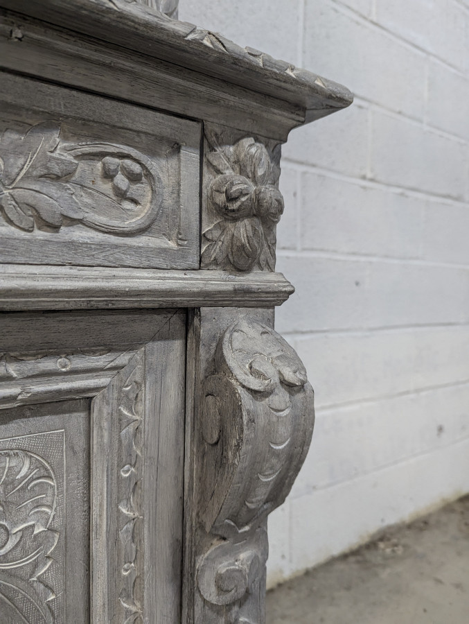 Buffet de chasse Henri II réchampi