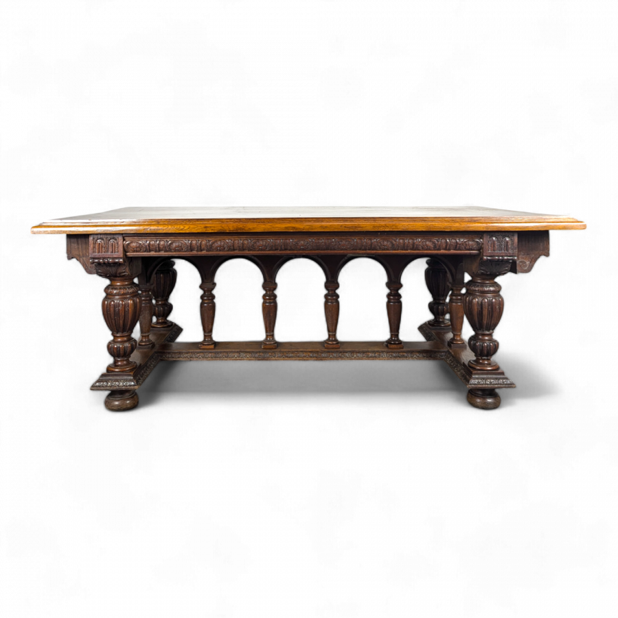 Grande table de style Renaissance