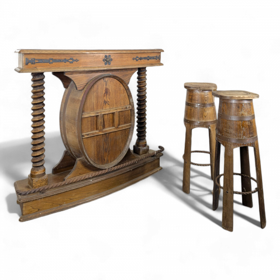 Bar comptoir et tabourets Tonneux style brutaliste