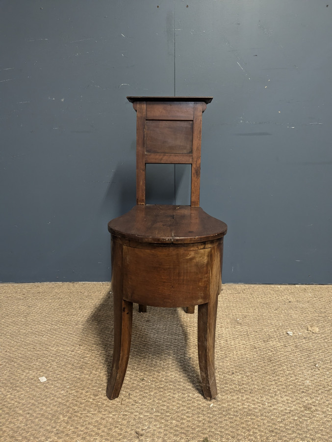 Chaise d'aisance en merisier du XIXe