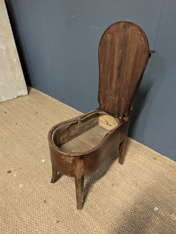 Chaise d'aisance en merisier du XIXe