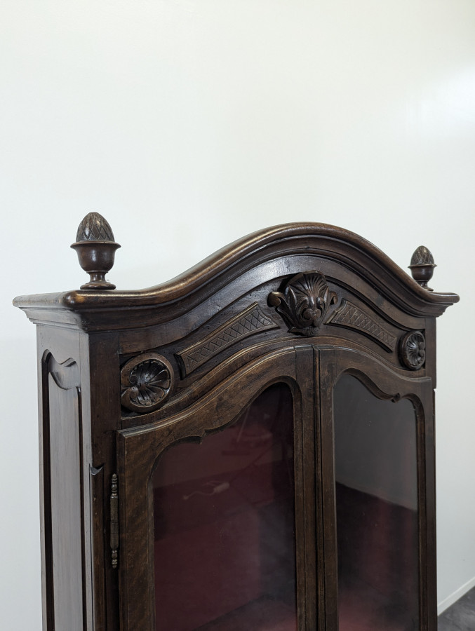 Vitrine néo rustique de style Louis XV