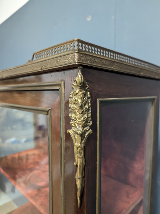 Vitrine d'époque Napoléon III en acajou