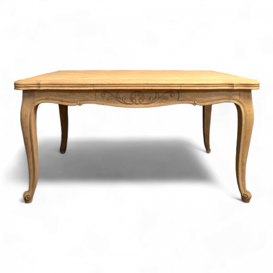 Table de style Louis XV en chêne décapé avec allonges à l'italienne