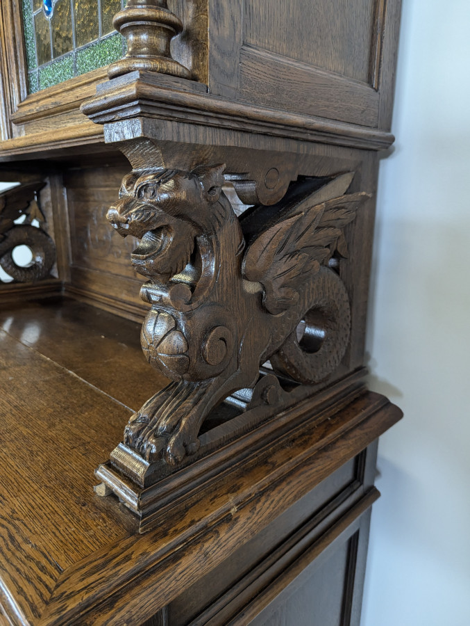 Buffet de chasse à vitraux