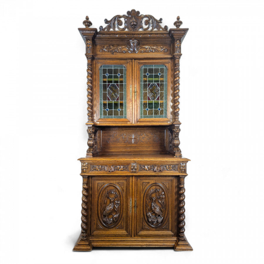 Buffet de chasse à vitraux