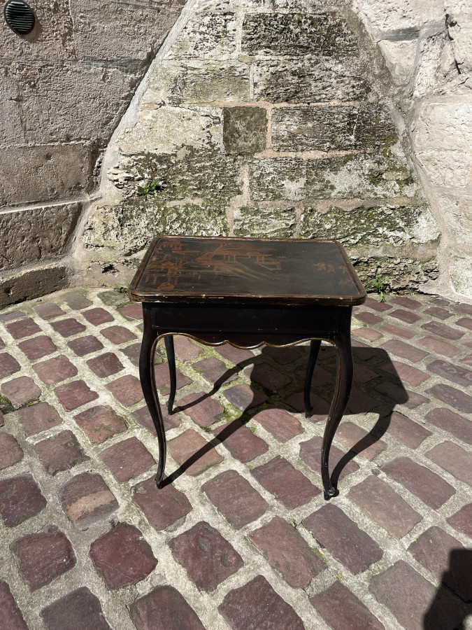 Table de Style Louis XV et laque de Chine