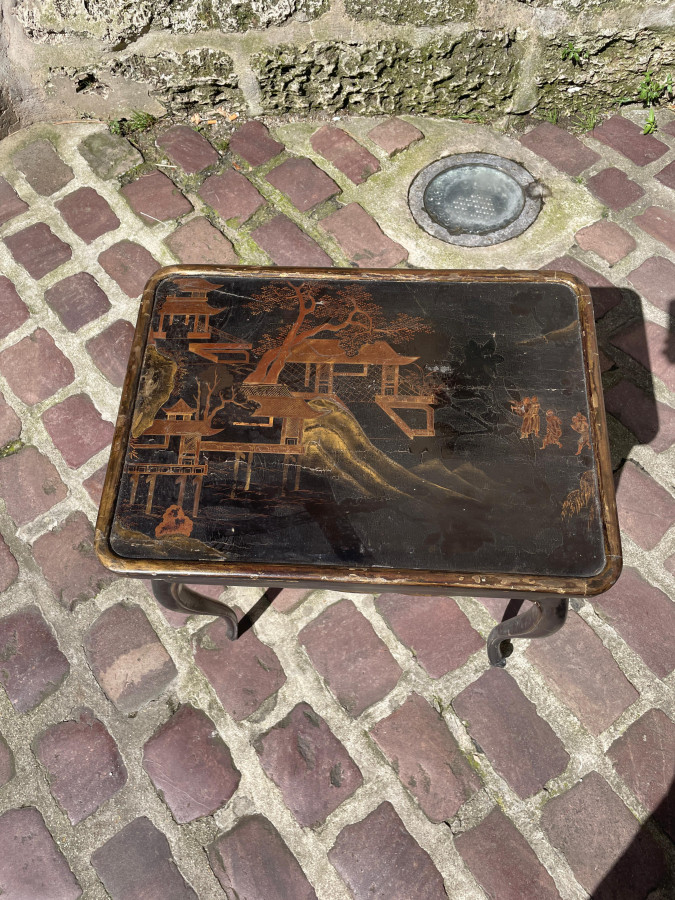 Table de Style Louis XV et laque de Chine
