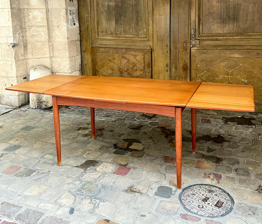 Table de repas en teck Danoise de Dyrlund