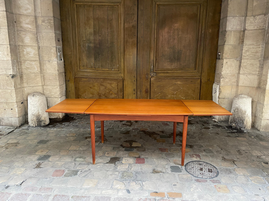 Table de repas en teck Danoise de Dyrlund