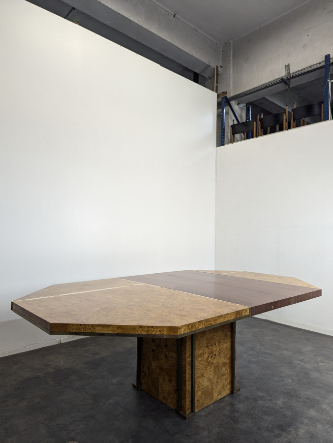 Table en Ronce de Noyer de Jean Claude Mahey