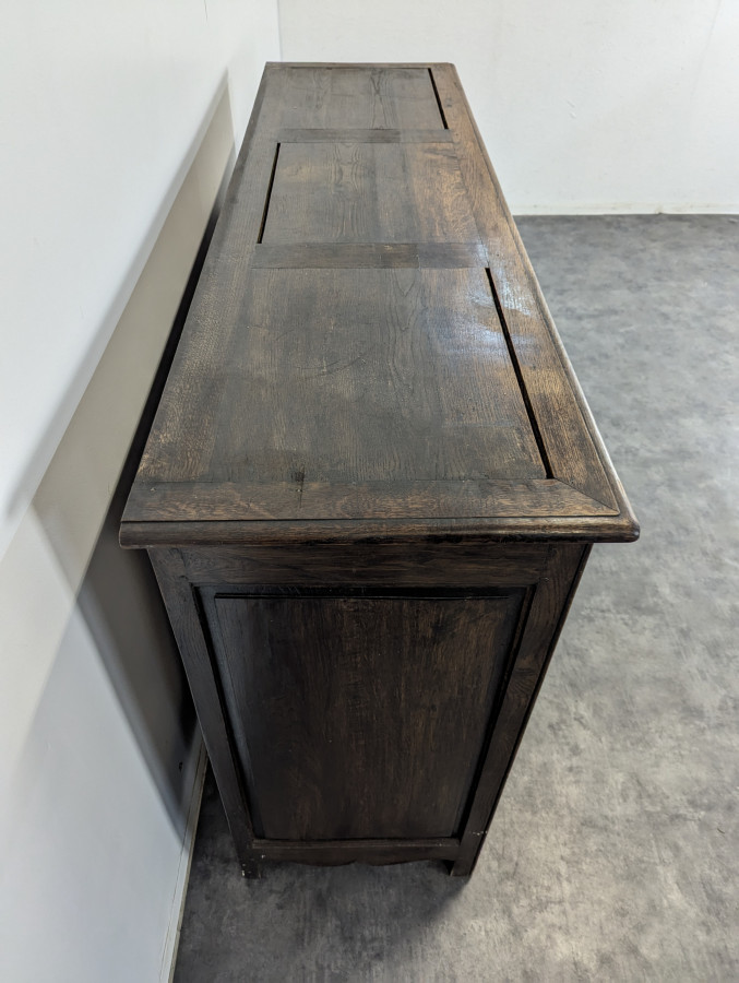 Buffet brutaliste à pointes de diamants