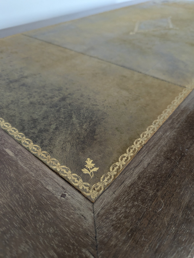Bureau plat de style Louis XVI en Acajou fin XIX ème