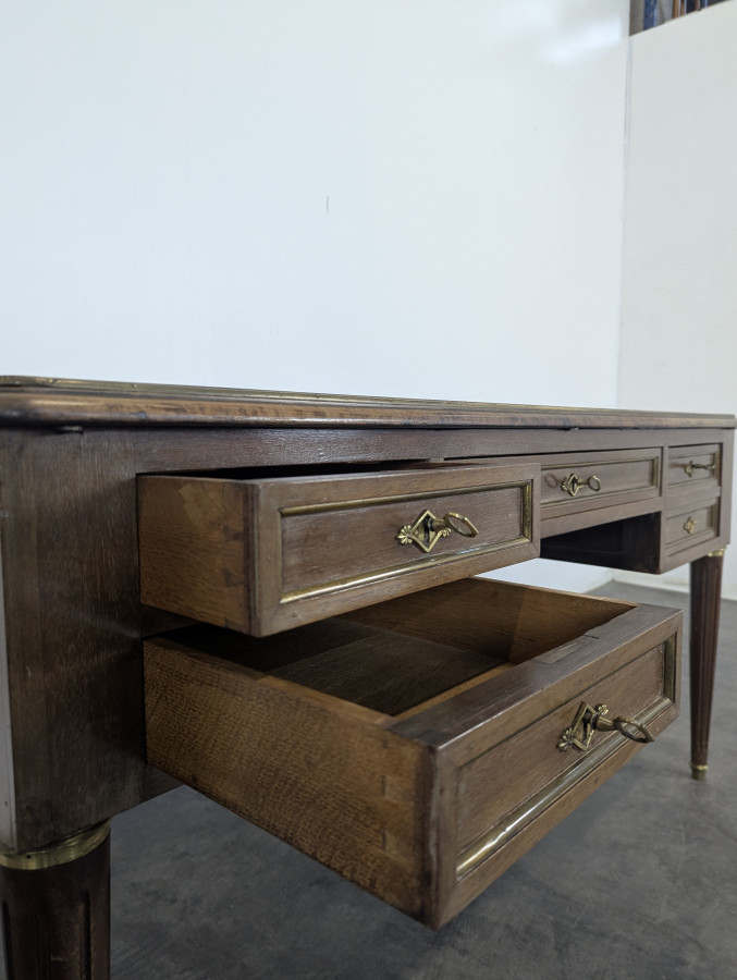 Bureau plat de style Louis XVI en Acajou fin XIX ème