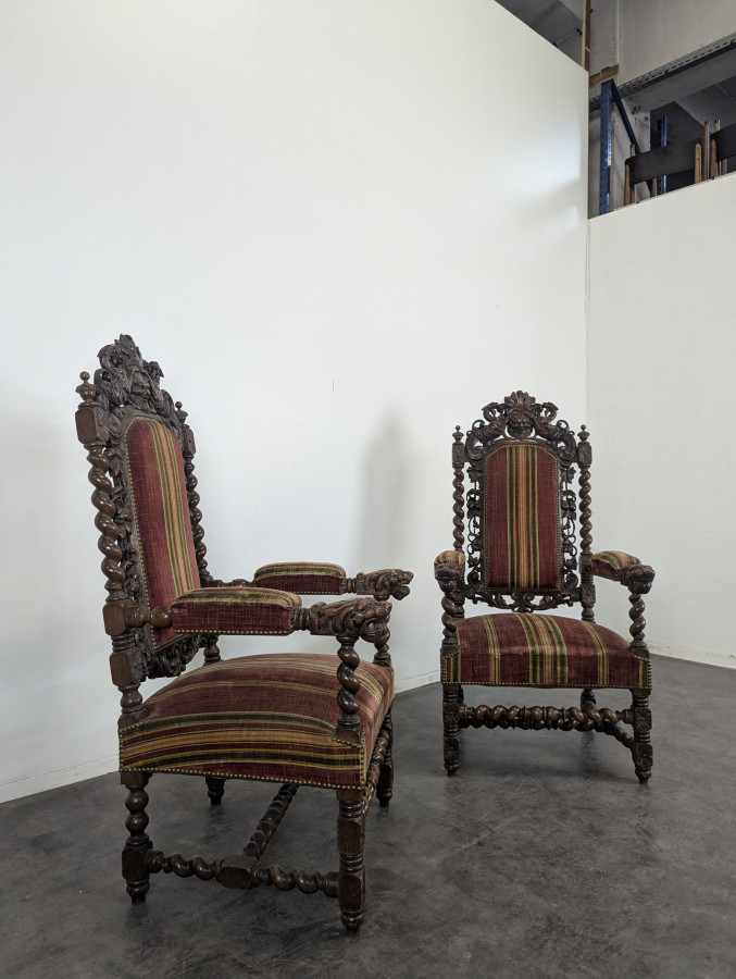 Paire de fauteuil de style Louis XIII style chateau